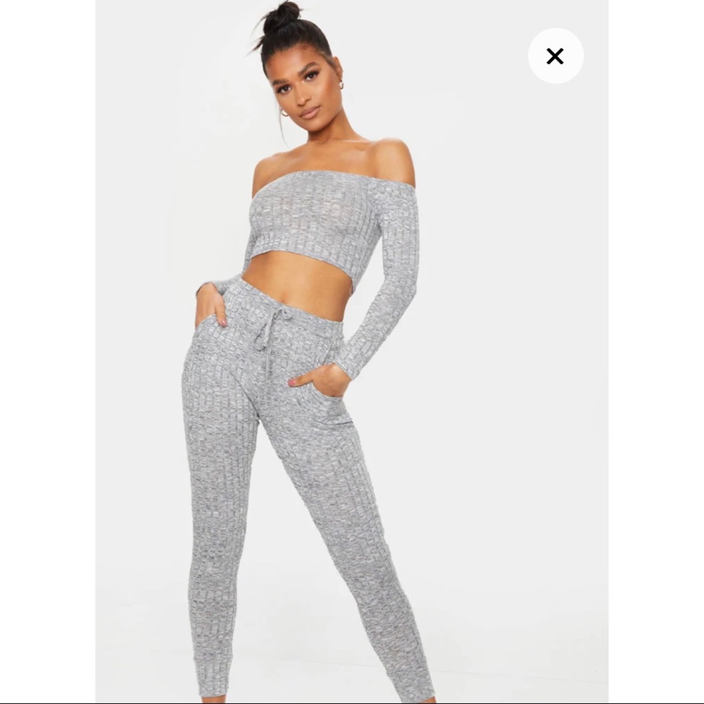 ❌SOLD❌NWT Pretty Little Thing Bardot Knit Top - Picture 1 of 6